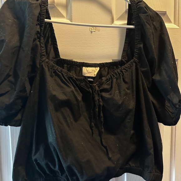 Universal thread crop top shirt - Picture 2 of 3